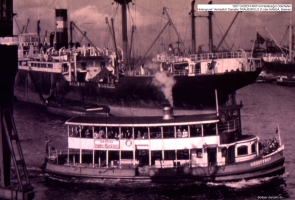 1937-hamburg-oderhafen-godeffroy-vor-hansa-dampfer-klein 1937-hamburg-oderhafen-godeffroy-vor-hansa-dampfer-klein