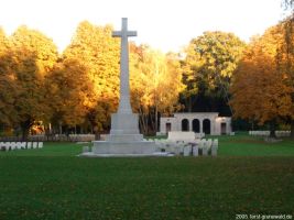 2005-berlin-war-cemetery-10-klein