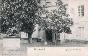 1899-ca-Jagdschloss-Grunewald-Portal-und-Wildschweinjagdplastik-klein