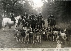 1937-11-04-jagdschloss-grunewald-jaeger-und-meute-klein