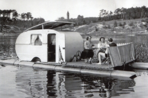 1962-ca-Lieper-Bucht-mit-Schwimmwohnwagen-klein-1600