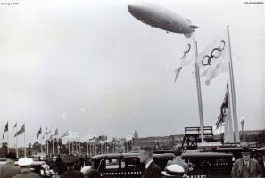1936-08-01-lz129-hindenburg-olympischer-pl-klein