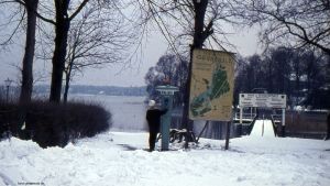 1966-ca-dampferstation-pfaueninsel-mit-polizeimelder-klein