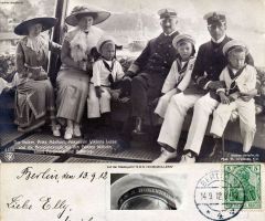 1912-09-13-kaiserfamilie-staatsyacht-hohenzollern-klein