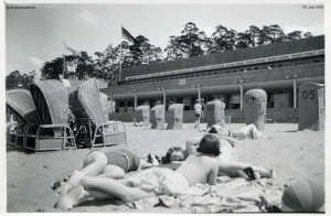 1932-06-03-maedchen-am-wannseebadstrand-klein