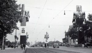 1937-09-27-heerstrac39fe-hitler-mussolini-klein-a