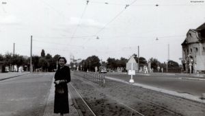 1955-08-00-heerstrasse-am-bahnhof-klein